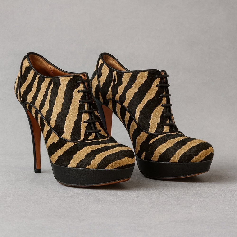 Gucci Tiger Print Haircalf LaceUp Heels Vintage Pumps Size US 7.5